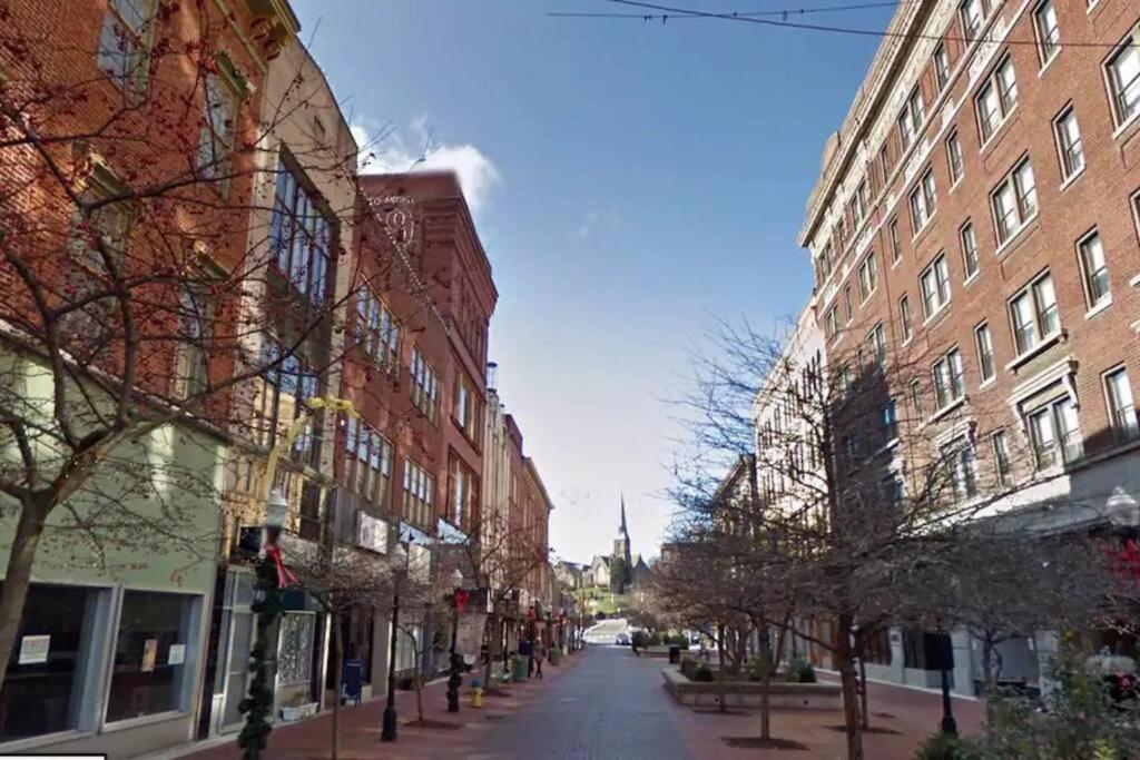 Escape On Hambright'S Alley! Walk 2 Everything! Cyclists Welcome! 1St Fl Unit A 坎伯兰 外观 照片